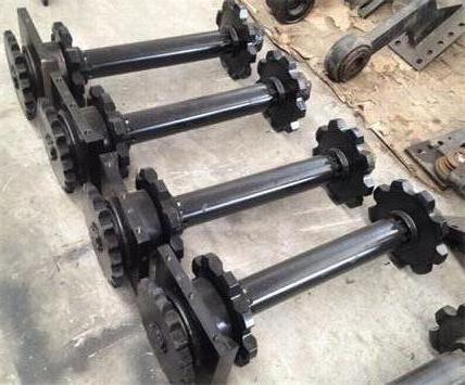 三一LTU120攤鋪機刮板鏈輪軸總成